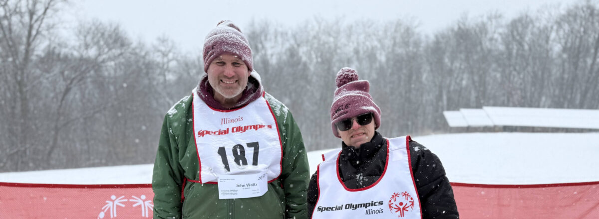 sraclc-crusader-athletics-special-olympics-winter-sports Two adult athletes participate in Crusader Athletics winter sports through Special Olympics.